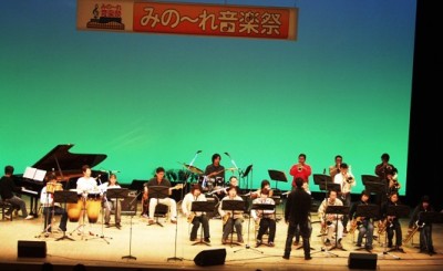 「みの～れ音楽祭」のスペシャルステージの写真