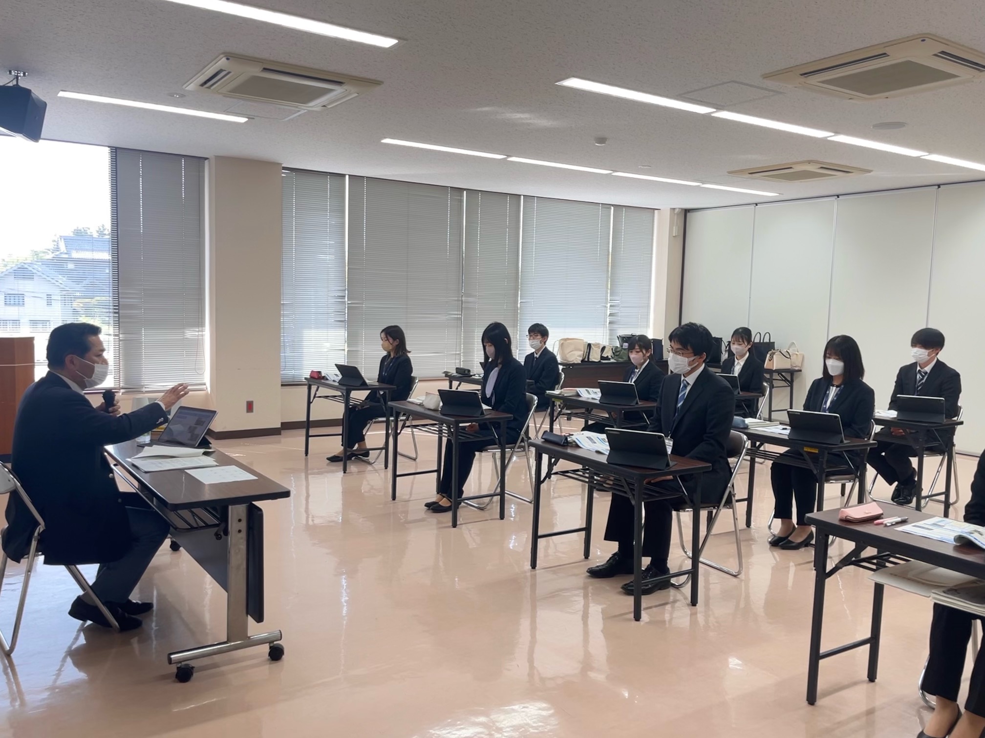 講話を行う市長 講話を行う市長