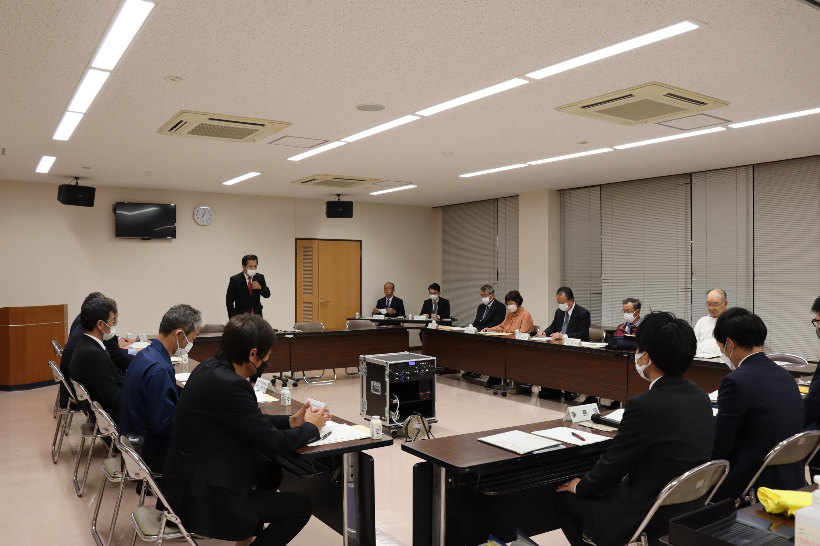 あいさつをする市長 あいさつをする市長