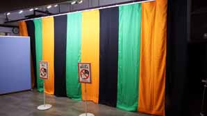 和太鼓演奏&まもなく開演「山野そ・ら・ら亭寄席」 和太鼓演奏&まもなく開演「山野そ・ら・ら亭寄席」