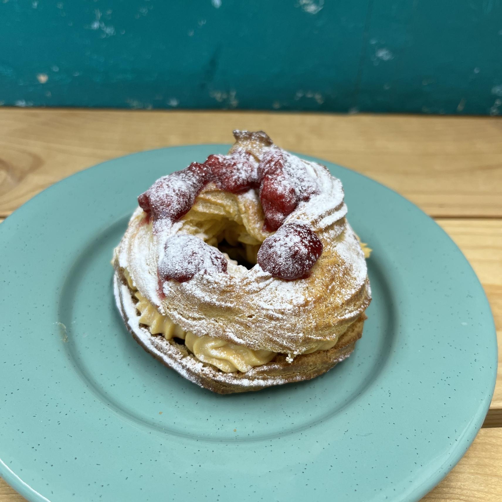 フランボワーズパリブレスト写真 フランボワーズパリブレスト写真