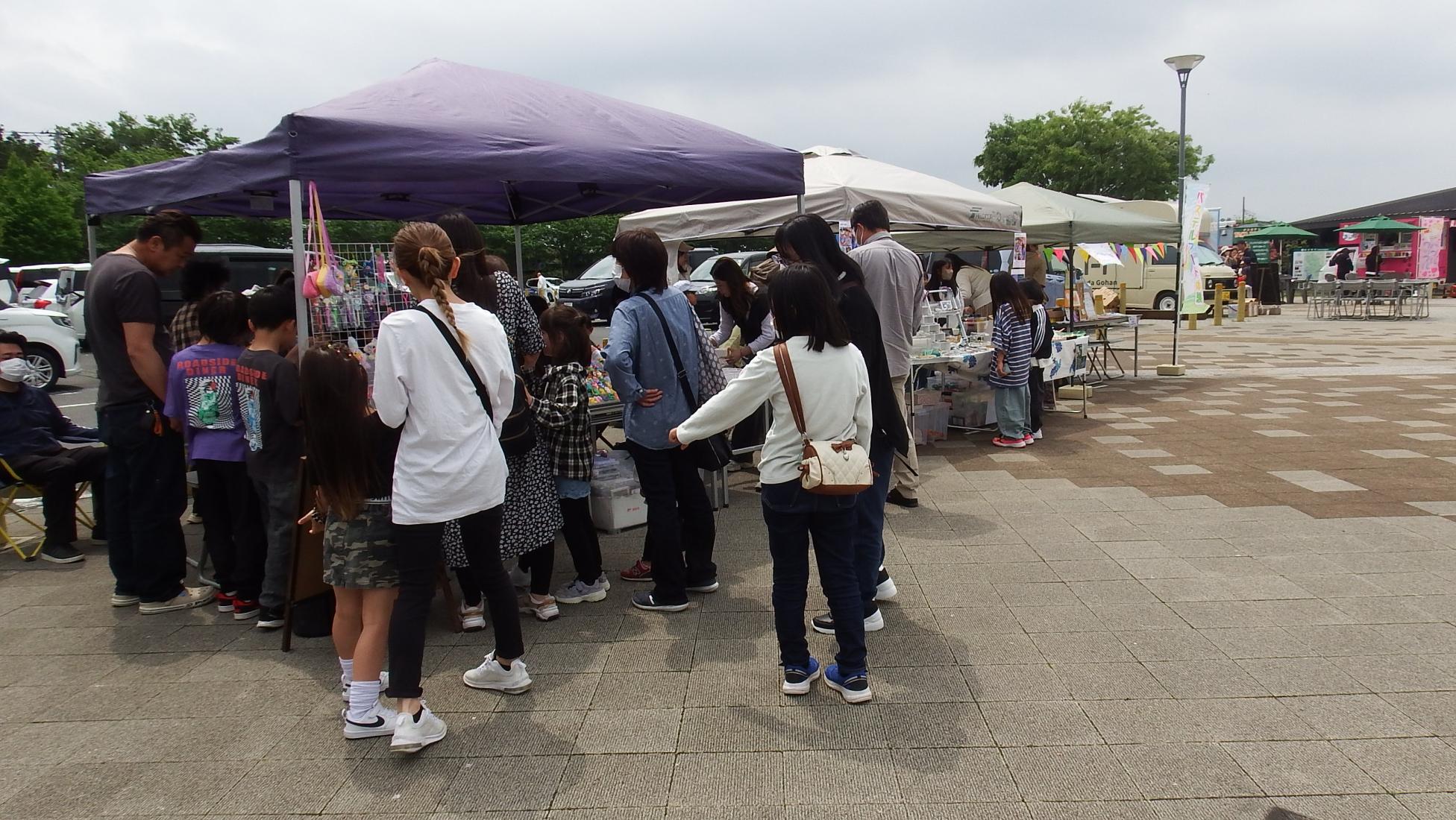 マルシェ広場ワークショップ側写真