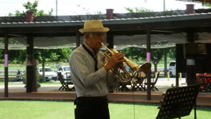 「チャーリー栗原」各種管楽器のマラソン演奏