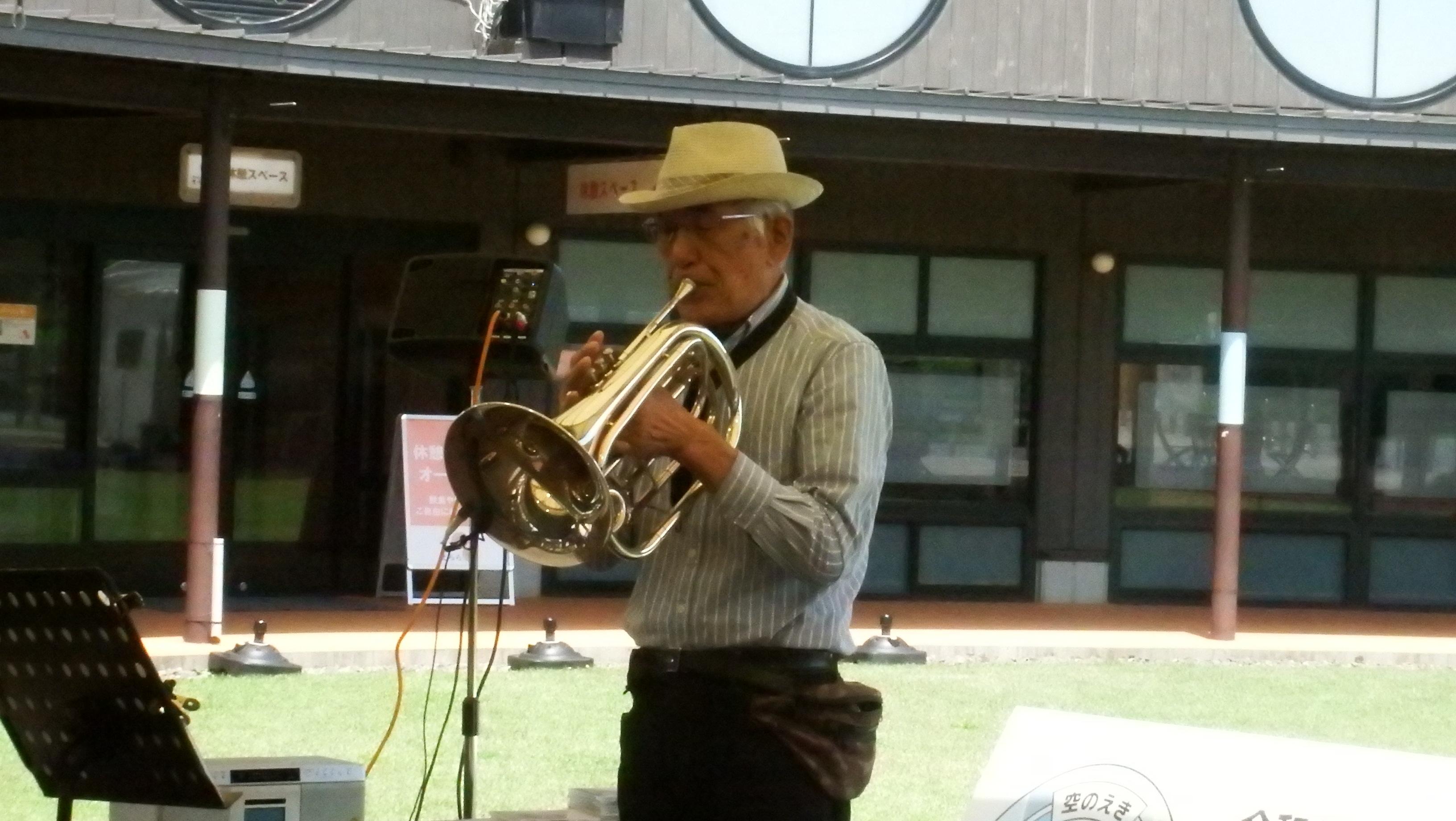 フレンチホルン写真