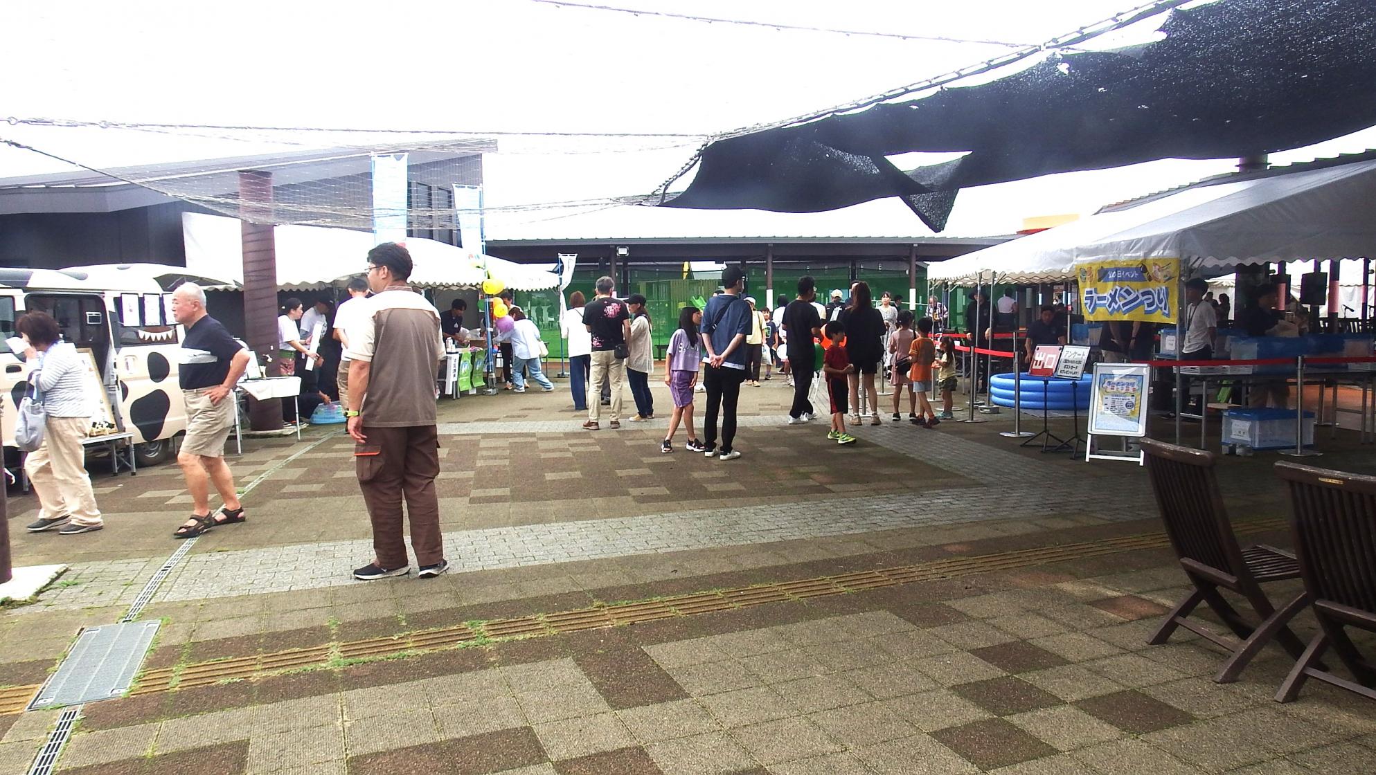 6月15日(日曜日) 【父の日イベント:ラーメンつり】【牛乳フェア】【水戸工業高等学校:ブルービギナーズステージ】を開催しました! 6月15日(日曜日) 【父の日イベント:ラーメンつり】【牛乳フェア】【水戸工業高等学校:ブルービギナーズステージ】を開催しました!