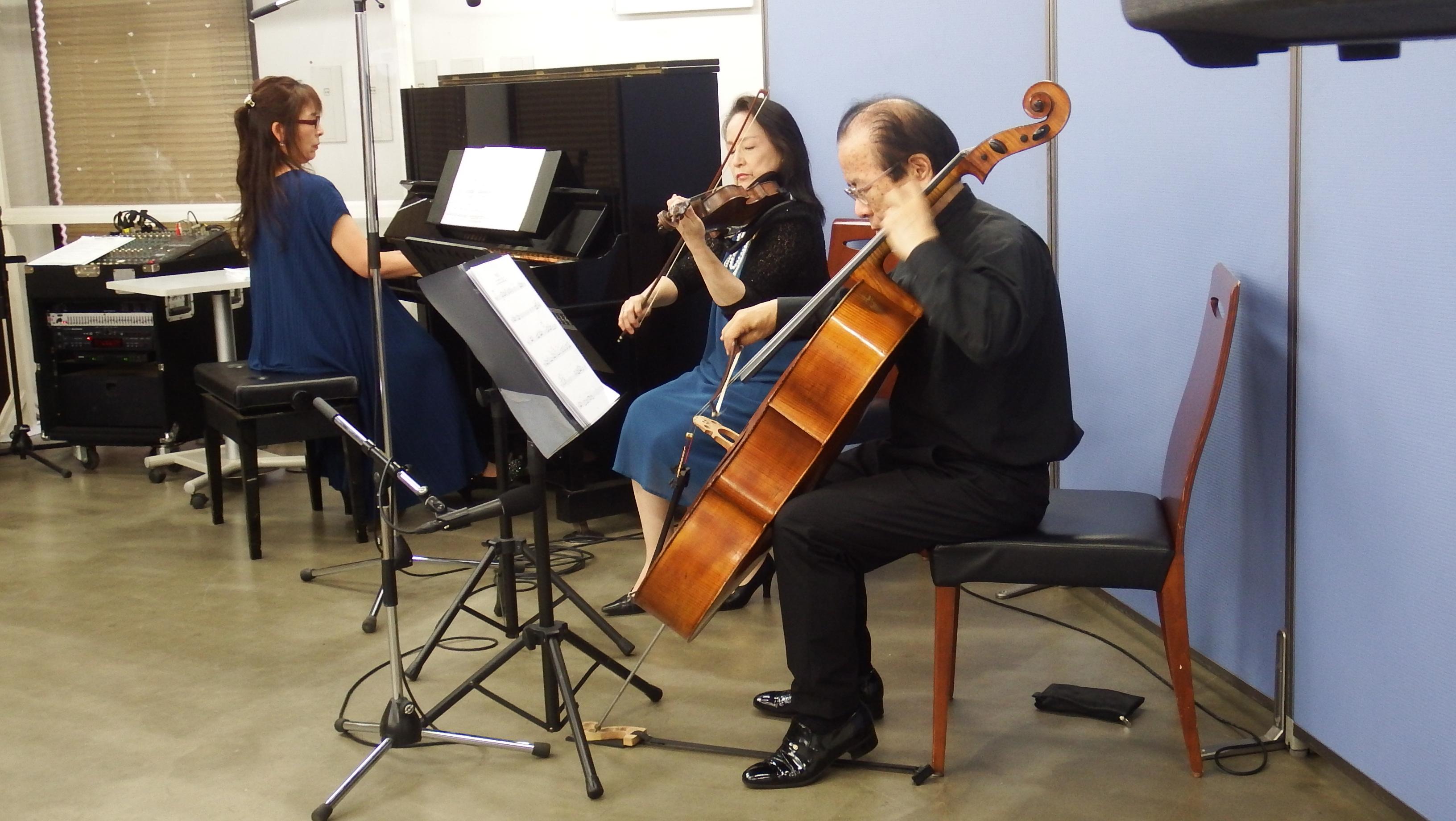 カタナス・ピアノ・トリオ写真1