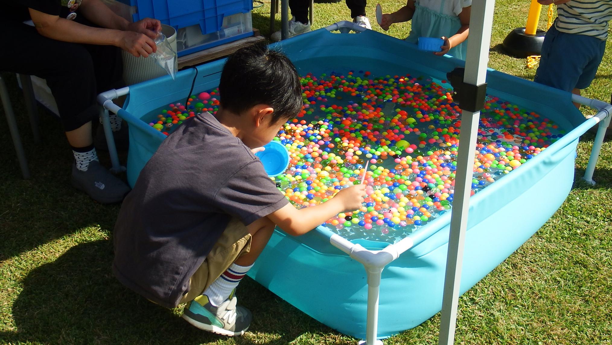 ボールすくい写真