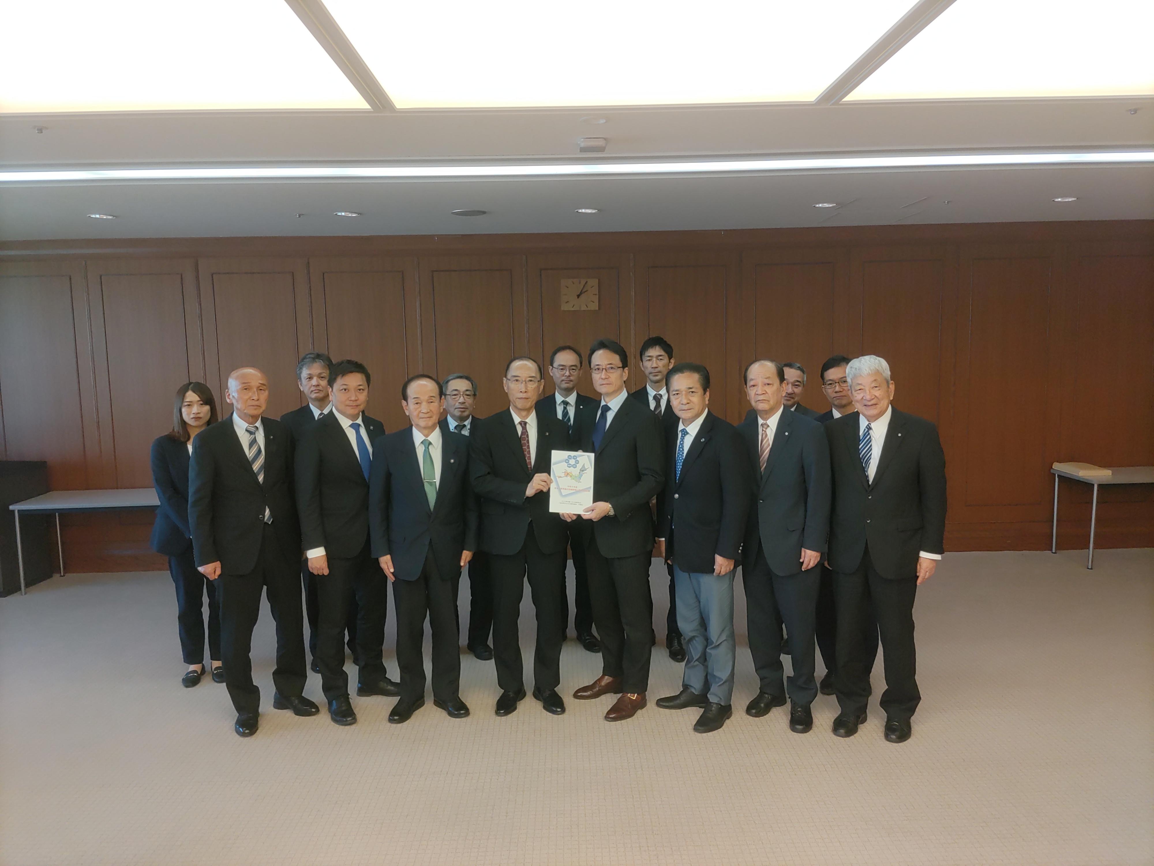 要望する市長 要望する市長