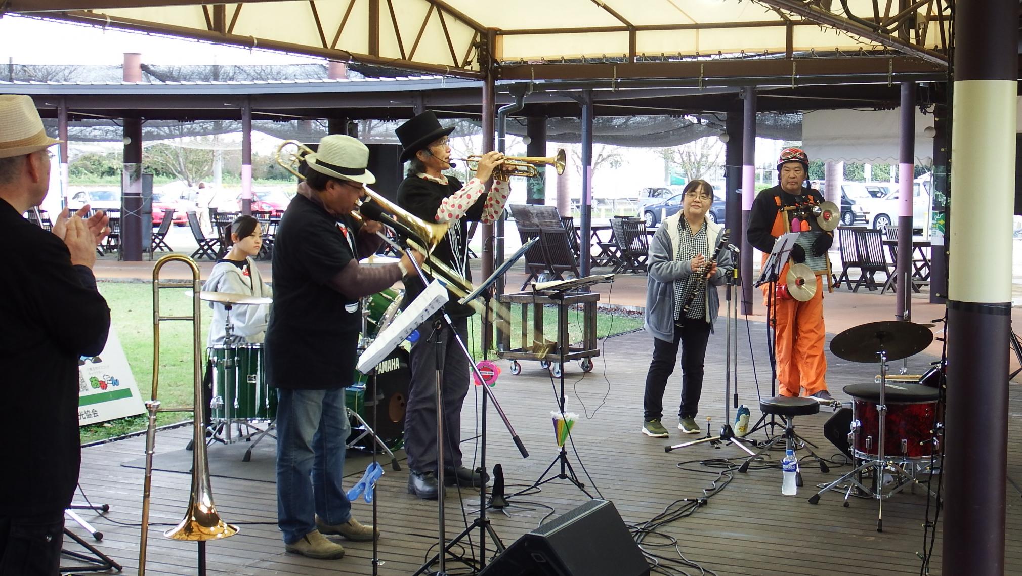 デキシーランブラーズ写真1 デキシーランブラーズ写真1