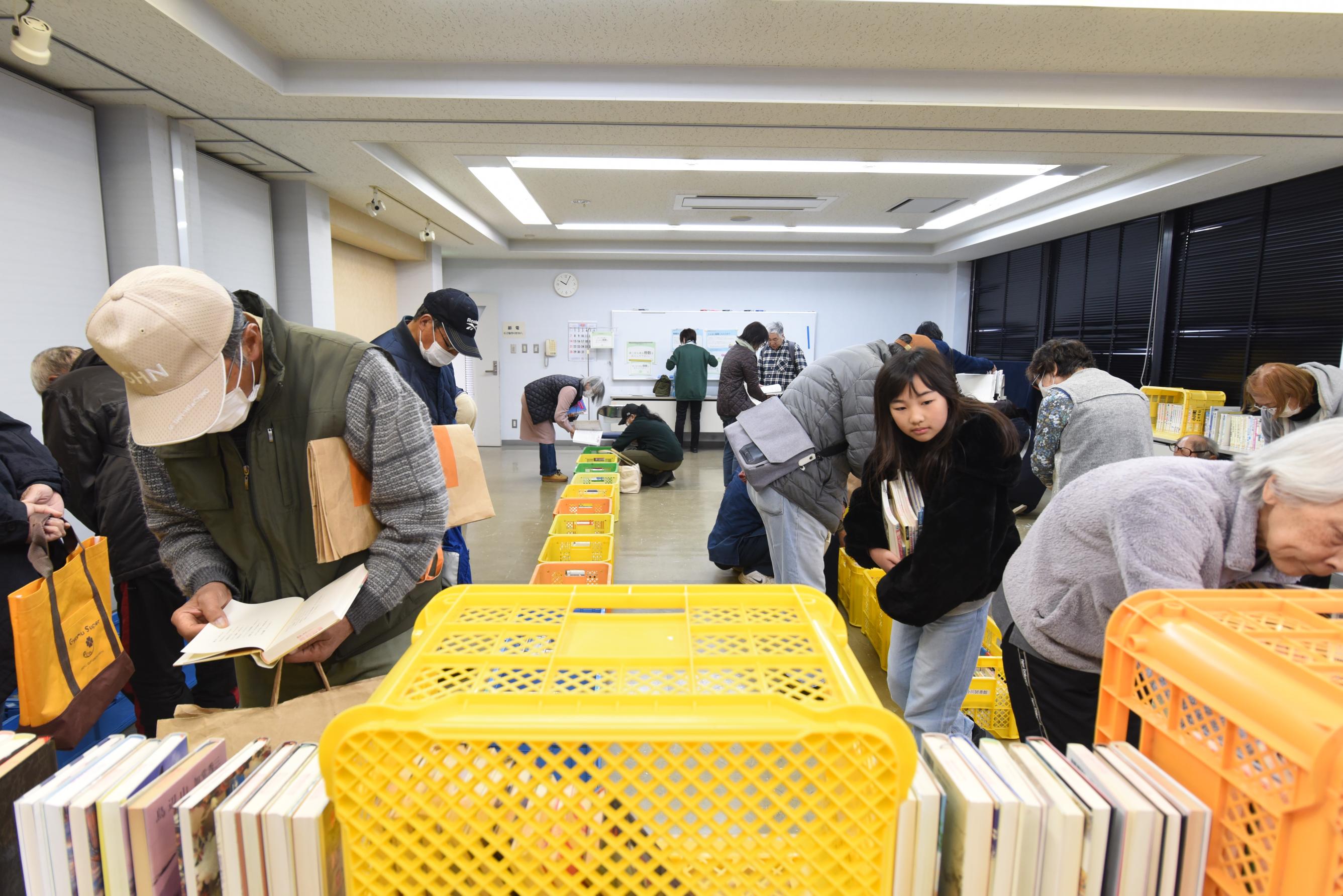 除籍本配布での様子 除籍本配布での様子