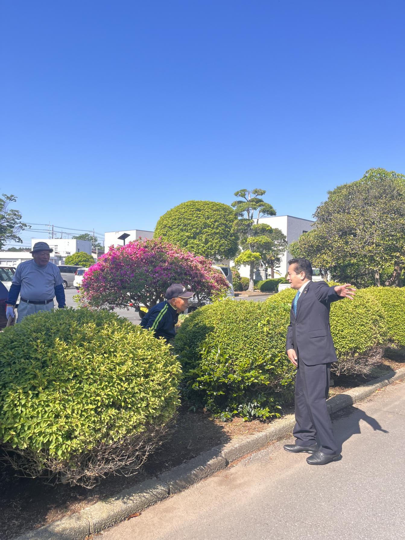 市役所本庁前清掃ボランティア 市役所本庁前清掃ボランティア