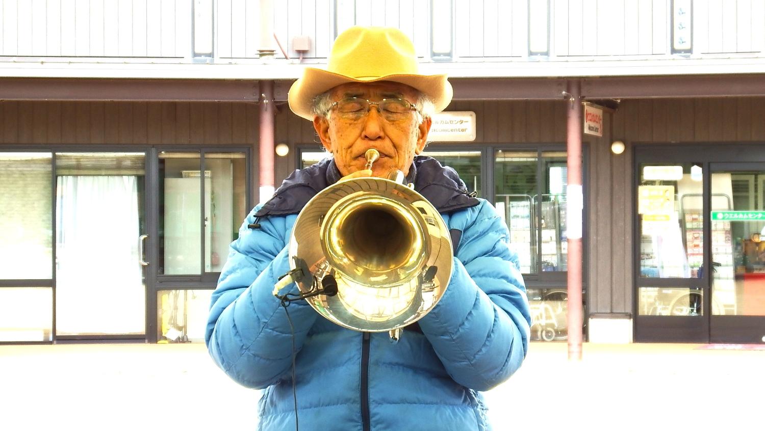 「チャーリー栗原」各種管楽器のマラソン演奏