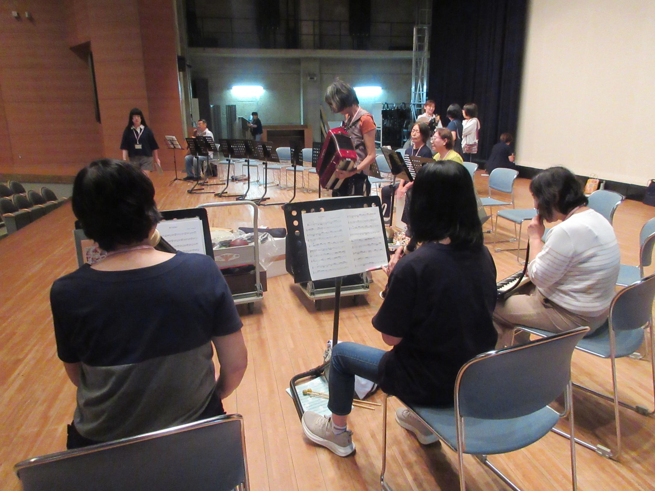 ワークショップで練習をしている様子