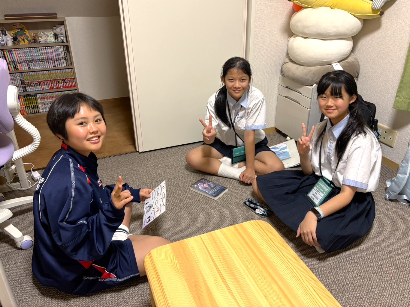 ホストファミリーと温かい交流を深める淡水国民中学の生徒たちの様子
