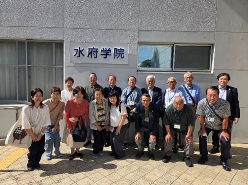 施設見学時集合写真